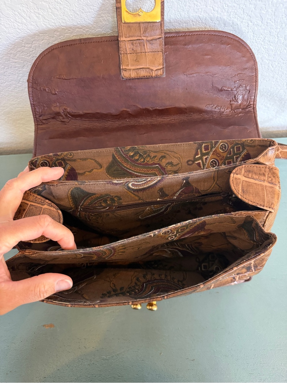 Vintage Azzurra - Italian Croc-Embossed Brown Leather Satchel with Gold Hardware - Picture 5 of 10